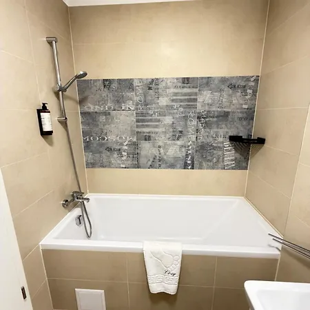 Coresi District - Kasper Collection Apartmán